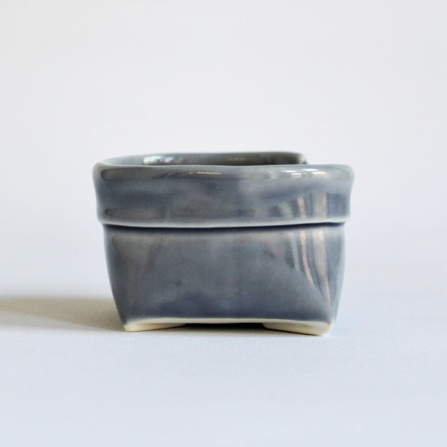 1. Mørkeblå porcelænspose