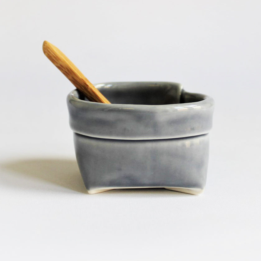 1. Mørkeblå porcelænspose