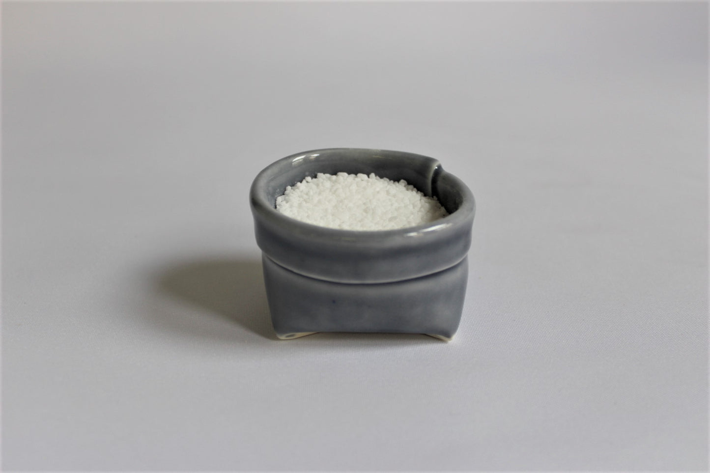 1. Mørkeblå porcelænspose