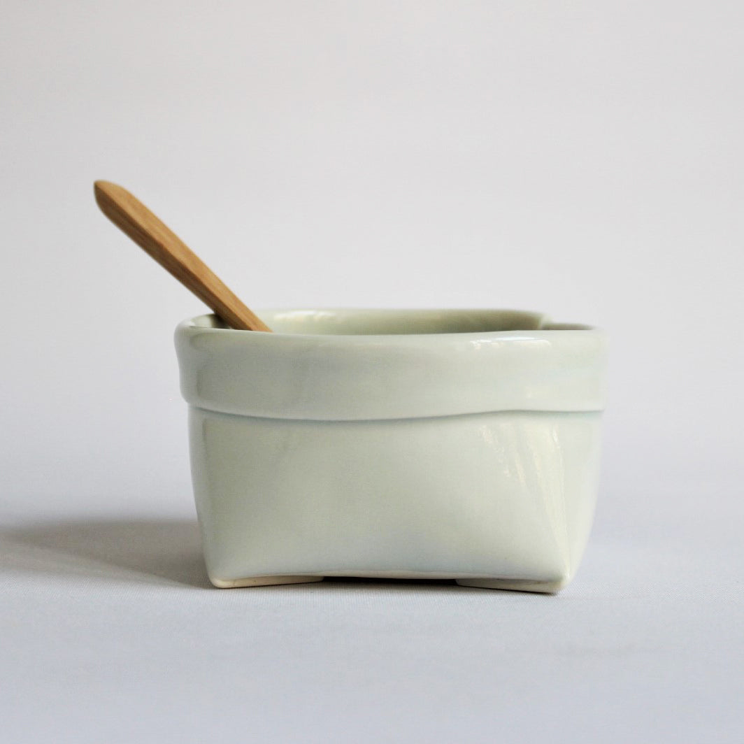 2. Turkis porcelænspose