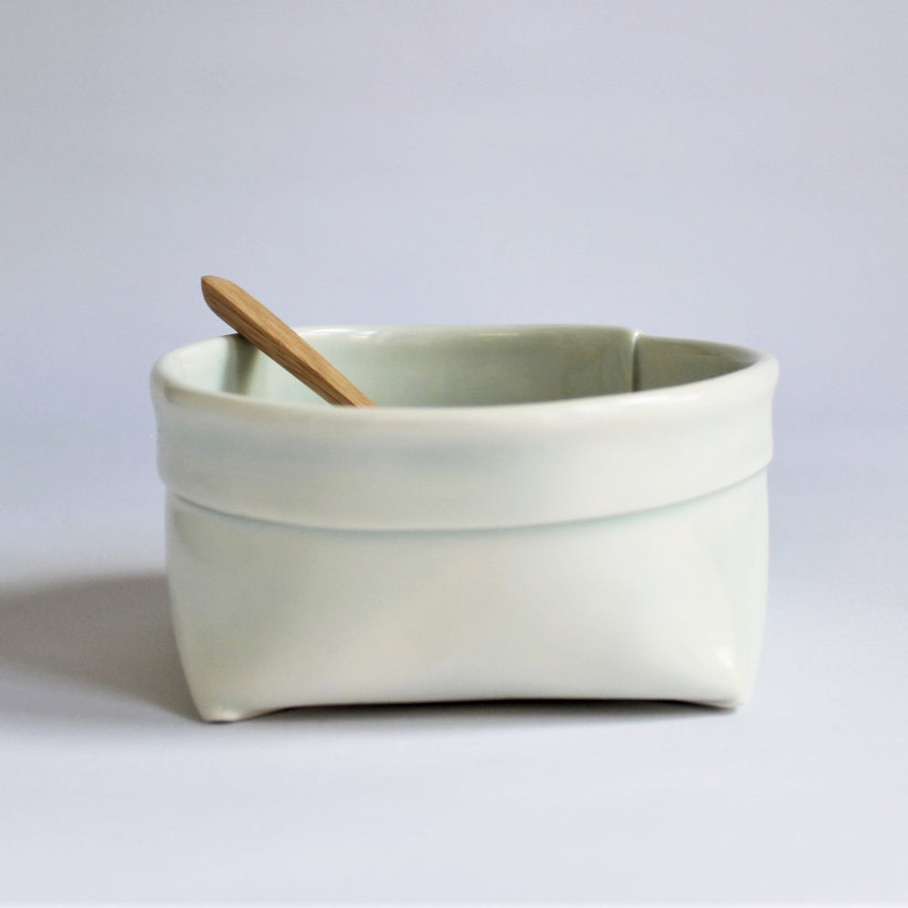 3. Turkis porcelænspose