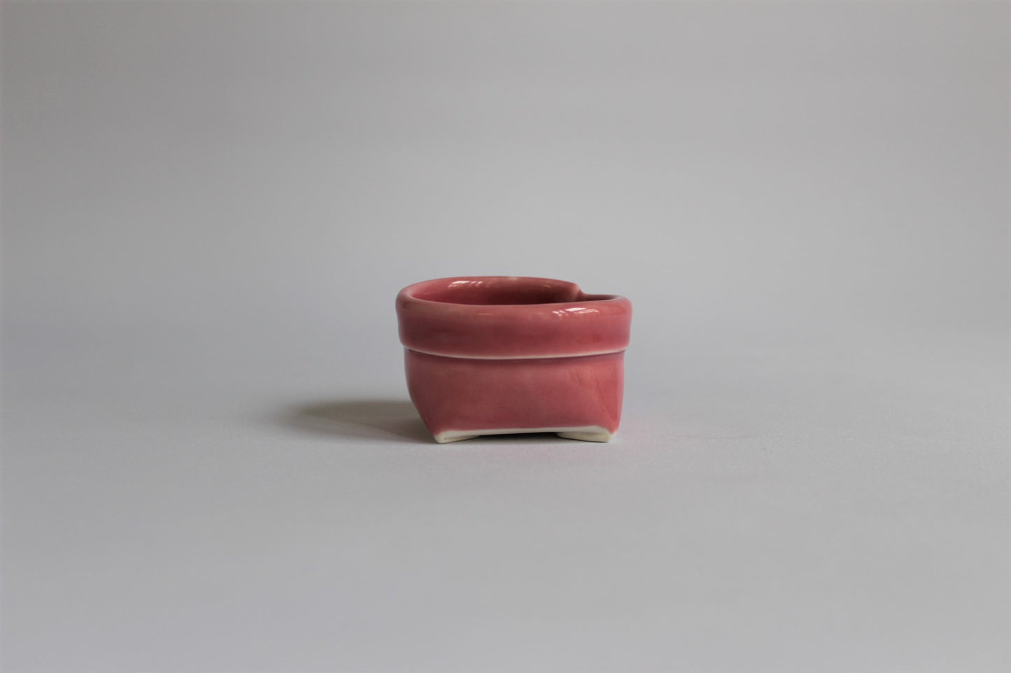1. Lyserød porcelænspose