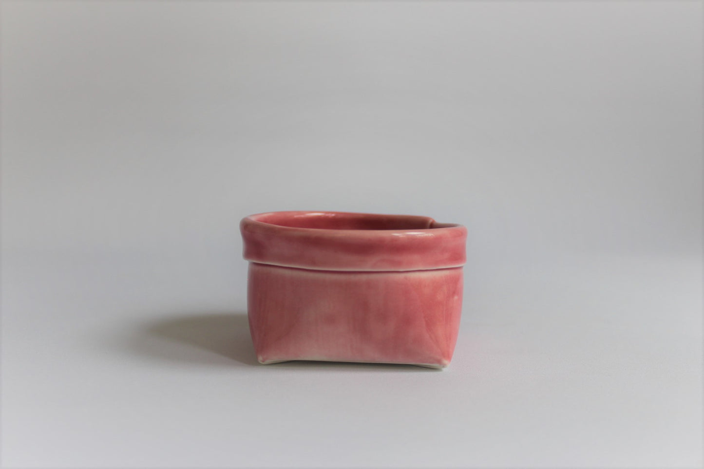 2. Lyserød porcelænspose