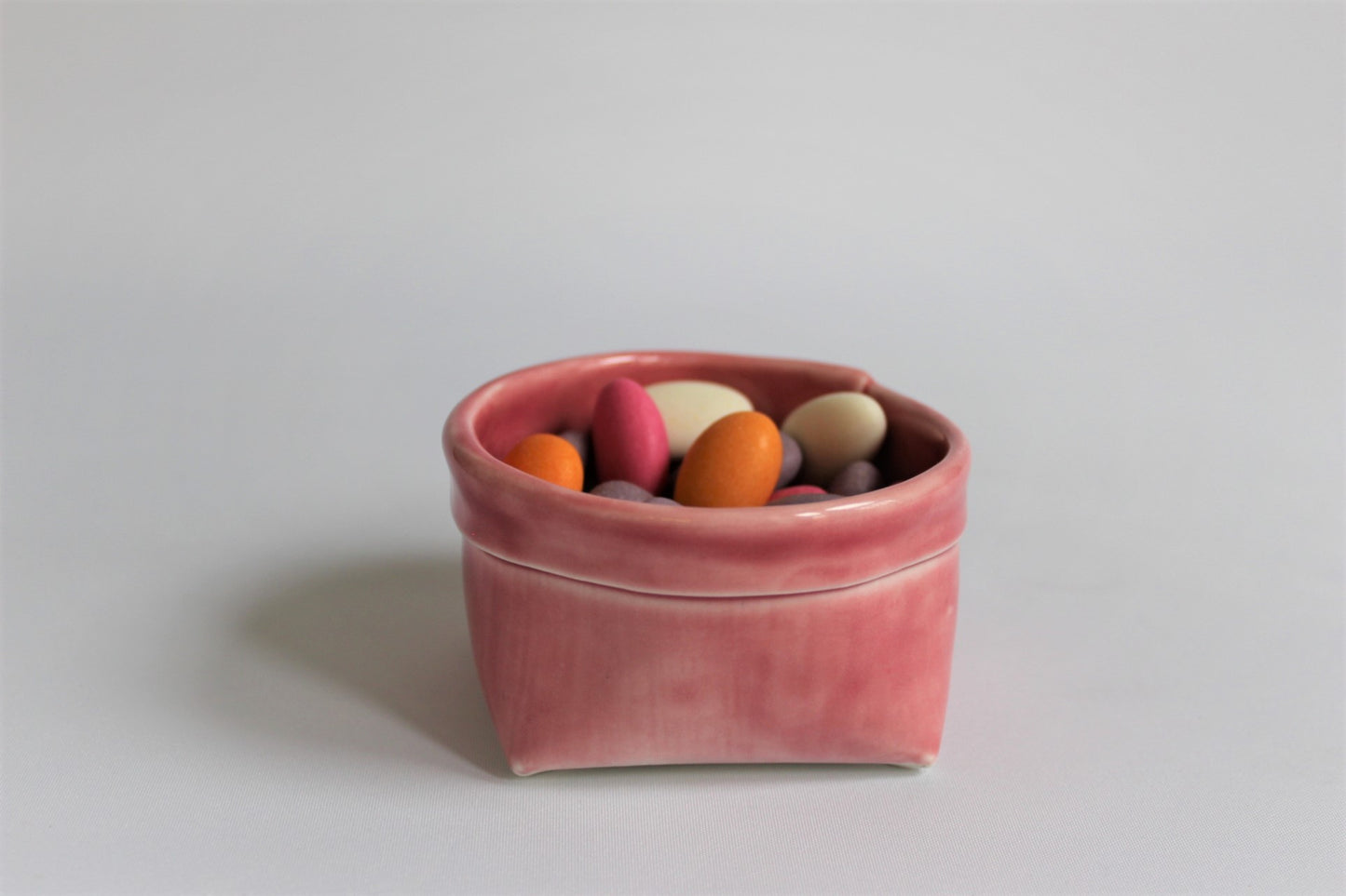 2. Lyserød porcelænspose