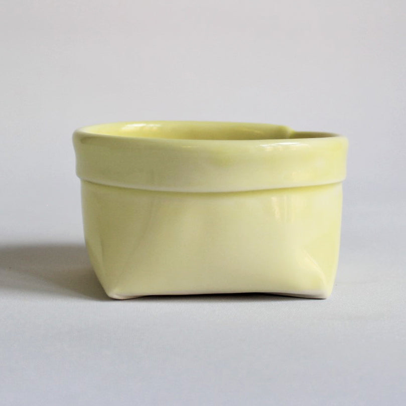 2. Gul porcelænspose