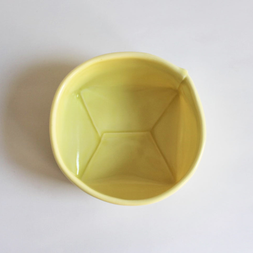 3. Gul porcelænspose