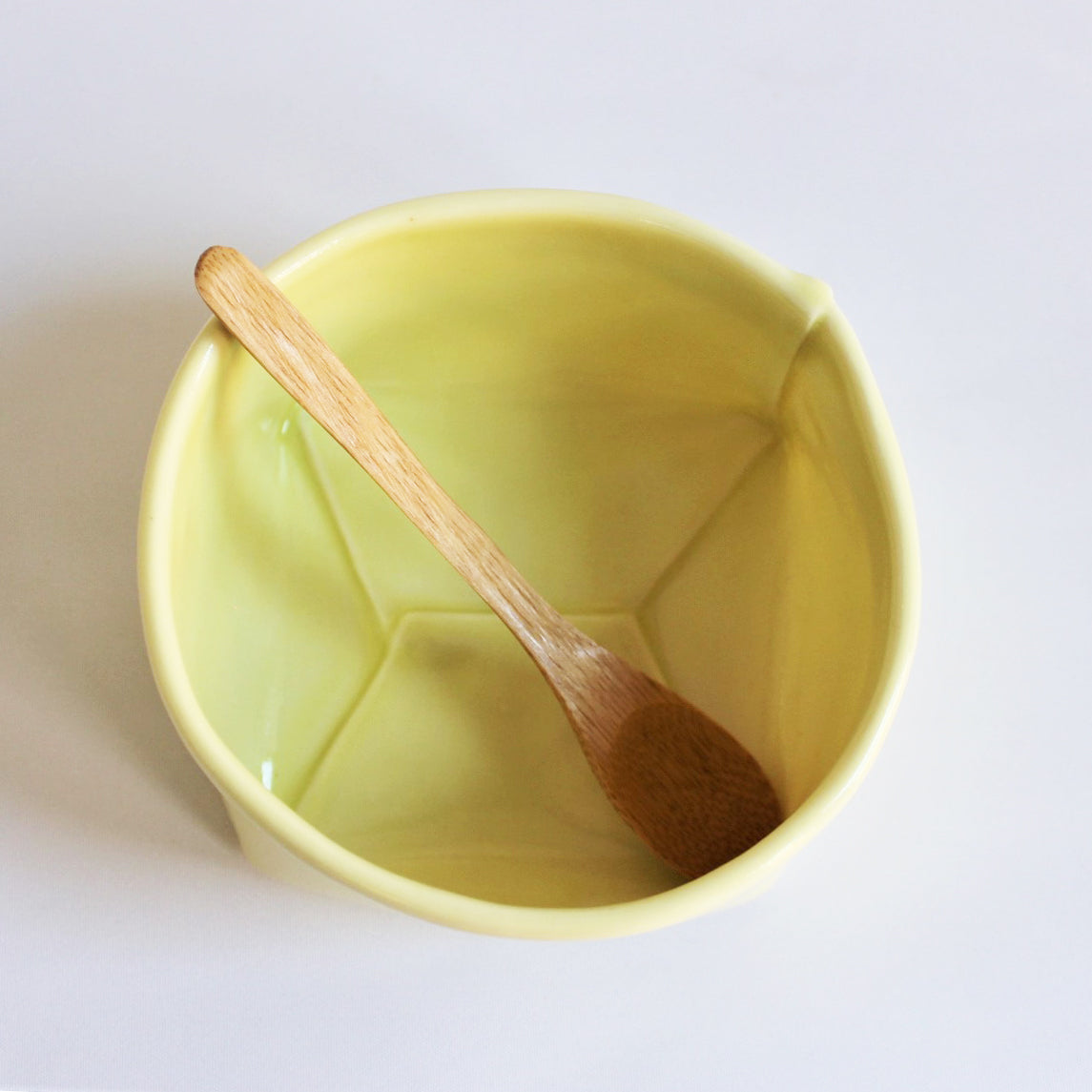 3. Gul porcelænspose