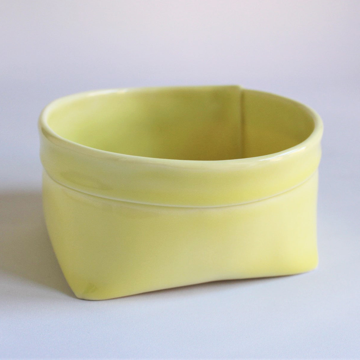 4. Gul porcelænspose