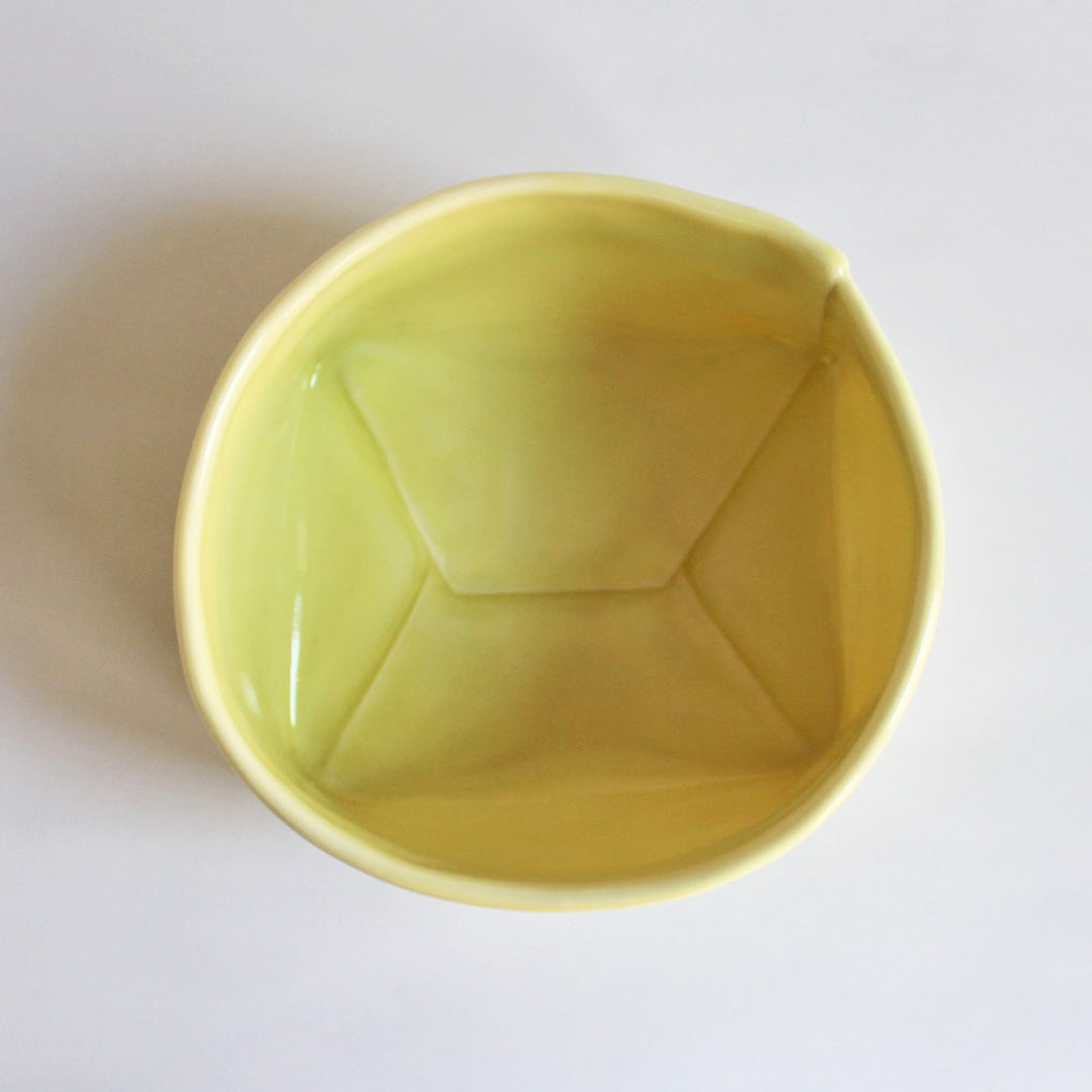 4. Gul porcelænspose