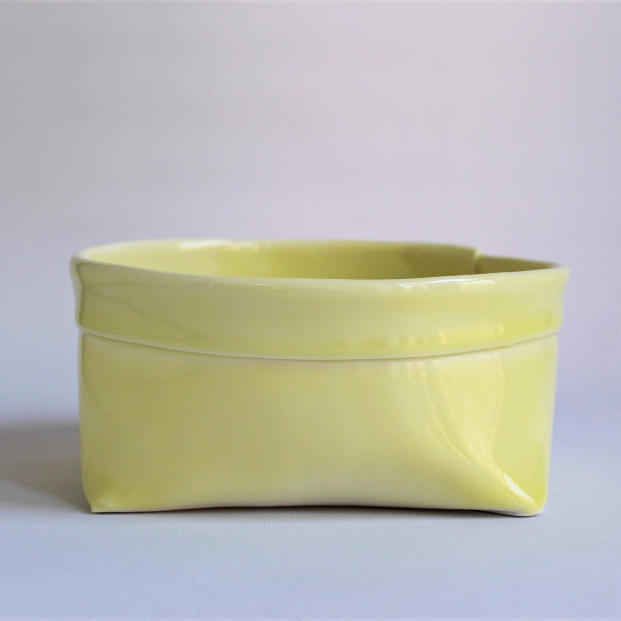 5. Gul porcelænspose
