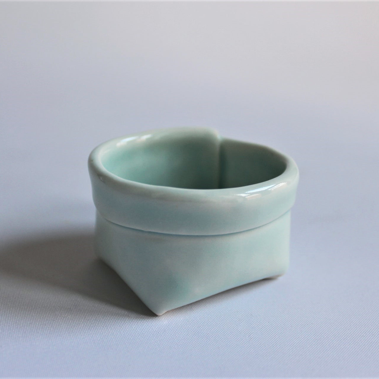 1. Turkis porcelænspose
