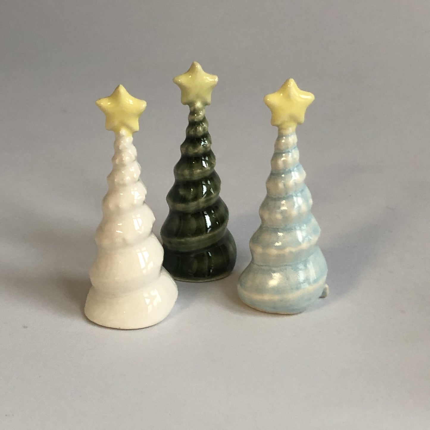 Lille juletræ med stjerne og grøn glasur