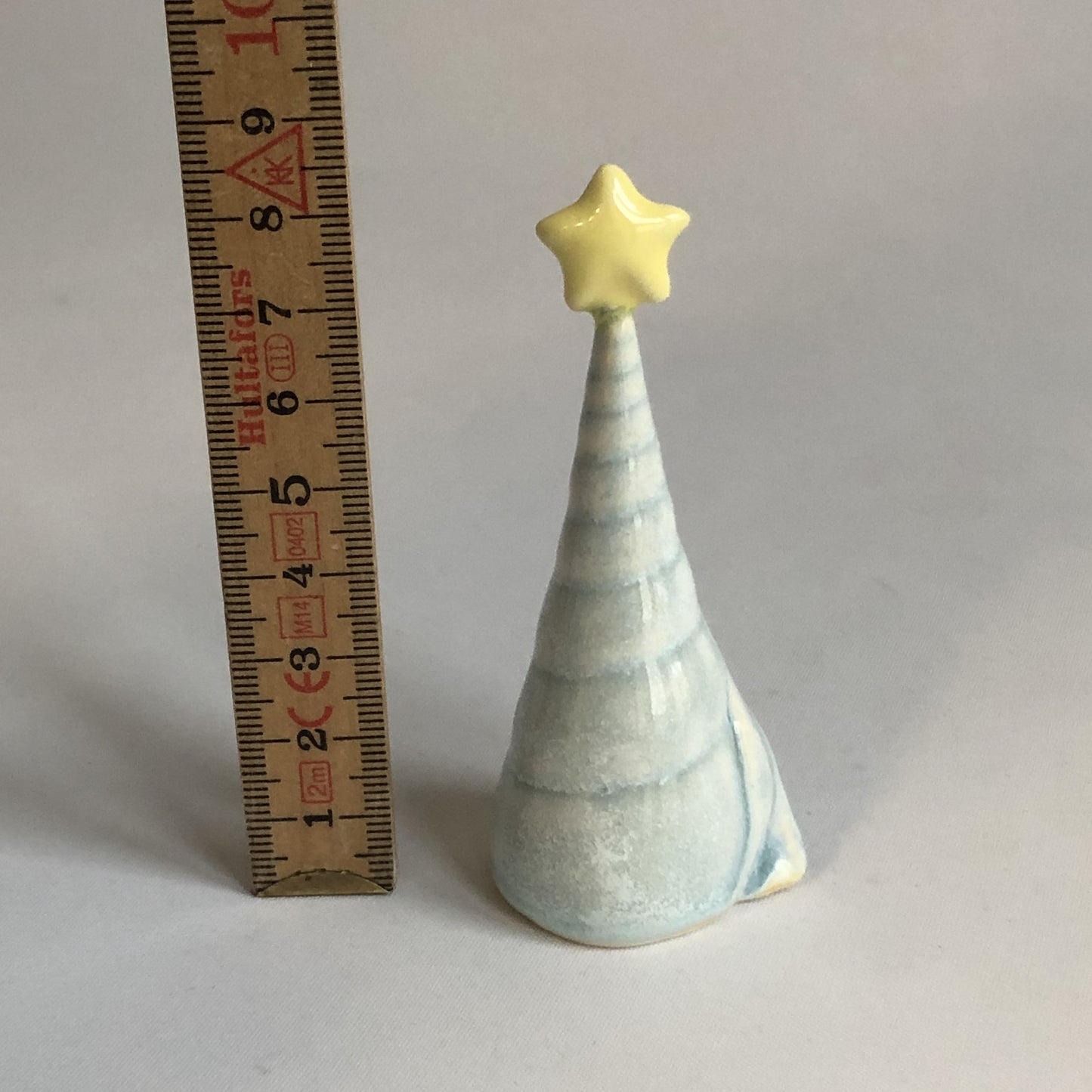 Juletræ med isblå glasur og stjerne