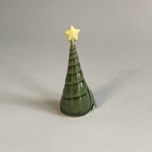 Juletræ med grøn glasur og stjerne