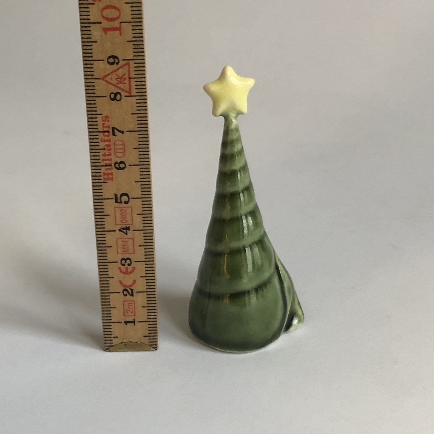 Juletræ med grøn glasur og stjerne