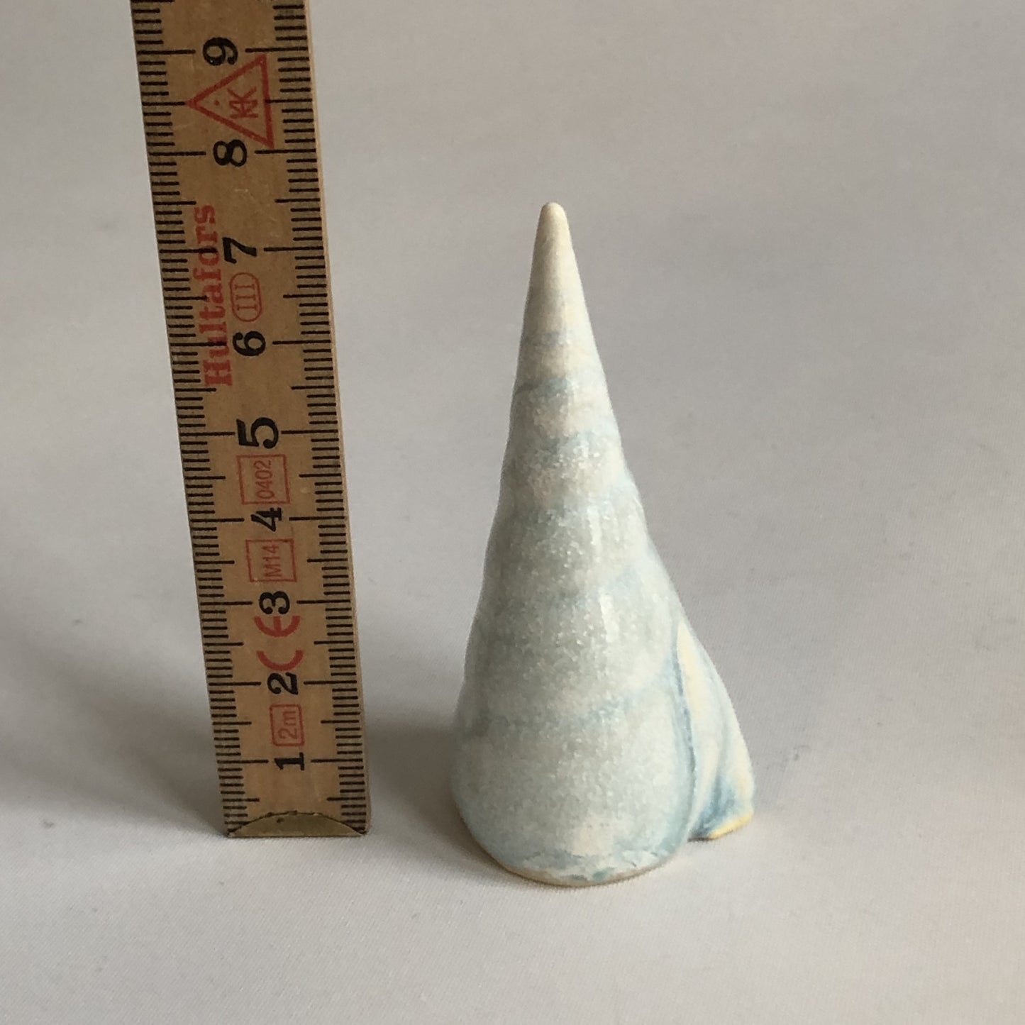 Juletræ med isblå glasur uden stjerne