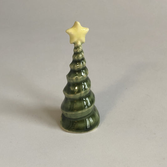 Lille juletræ med stjerne og grøn glasur