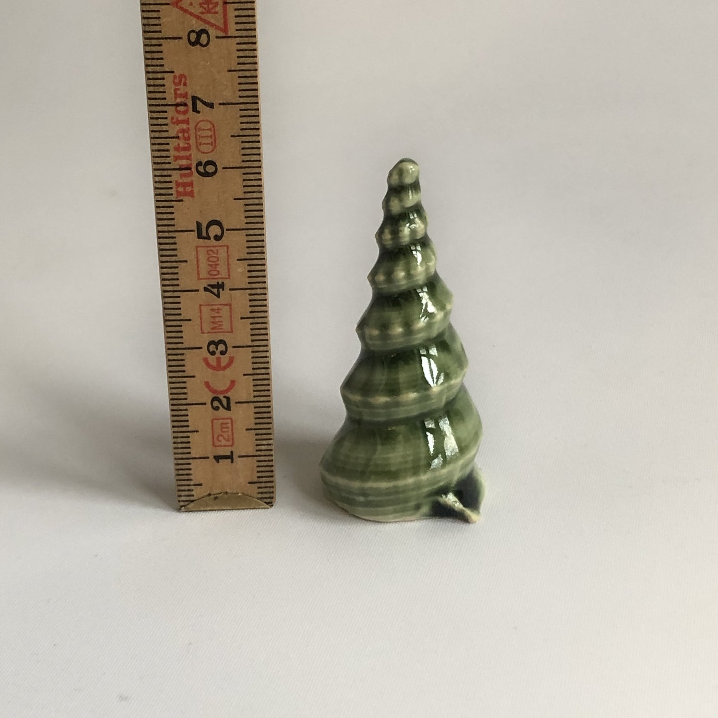 Lille juletræ med grøn glasur uden stjerne