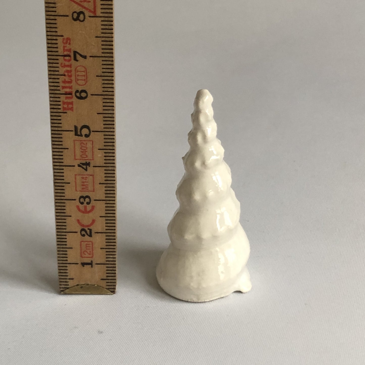 Lille juletræ med hvid glasur uden stjerne