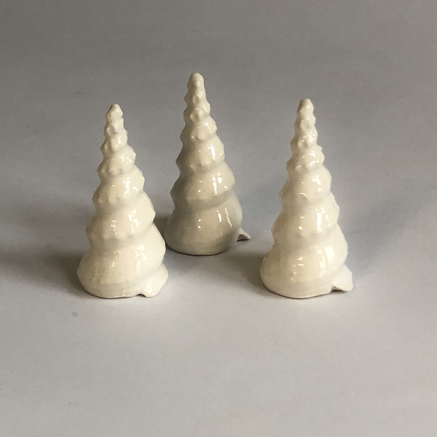 Lille juletræ med hvid glasur uden stjerne