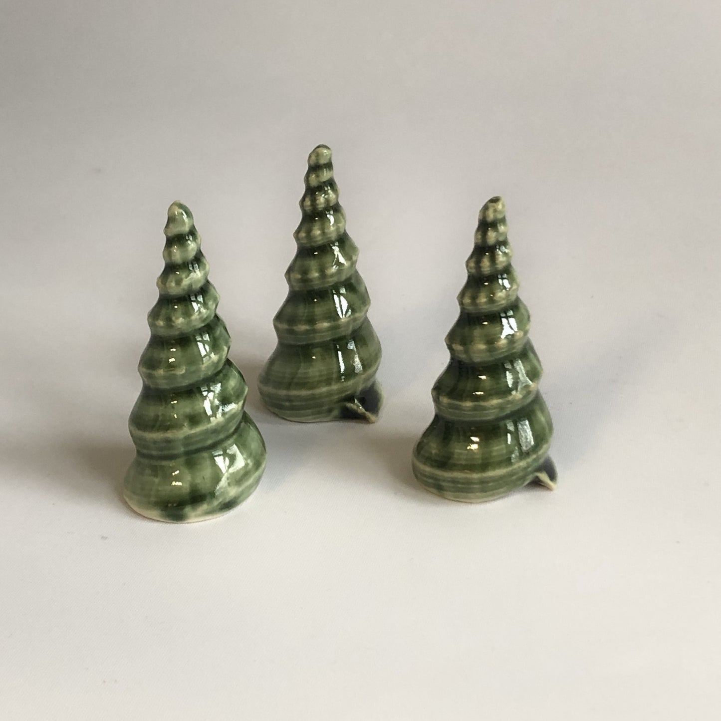 Lille juletræ med grøn glasur uden stjerne