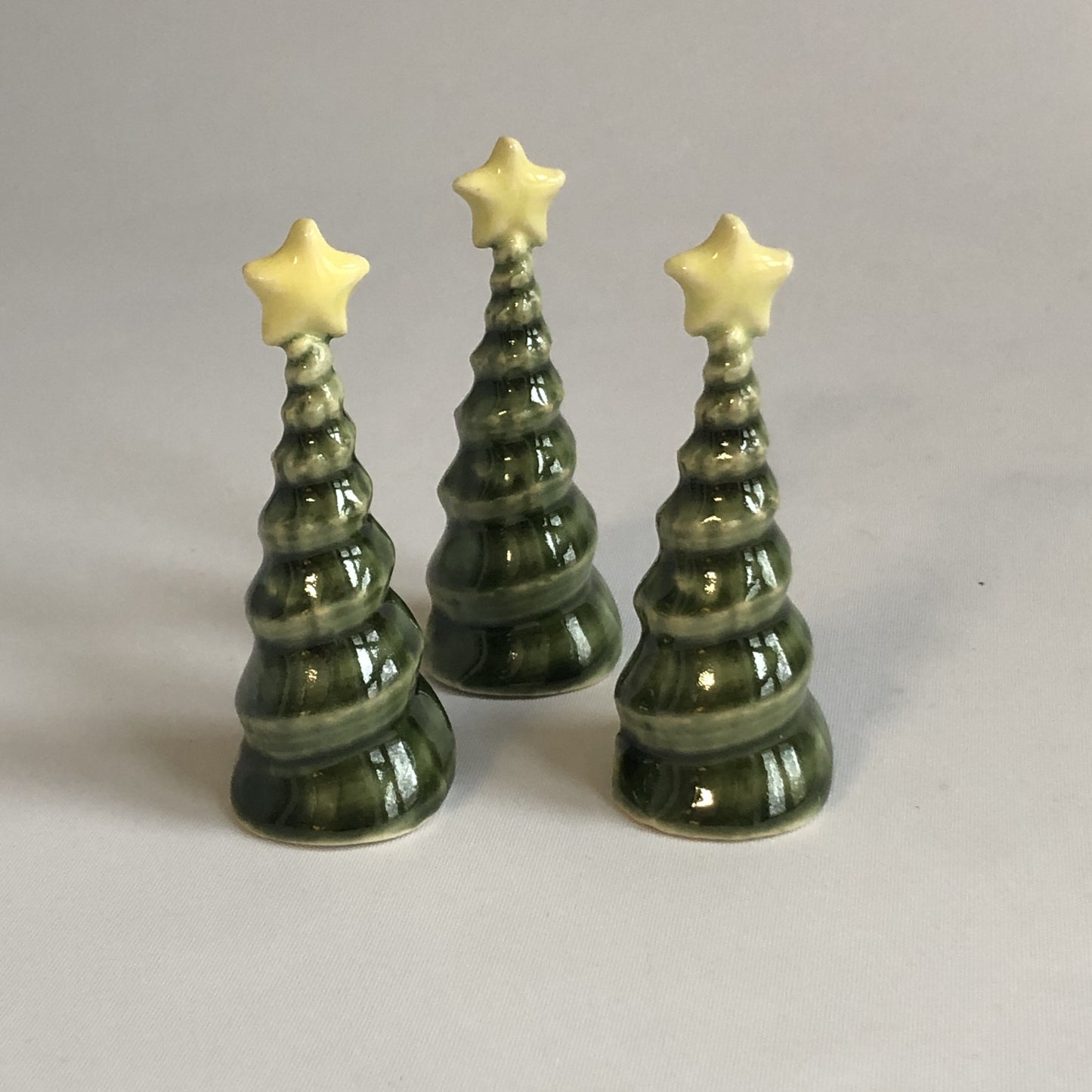 Lille juletræ med stjerne og grøn glasur